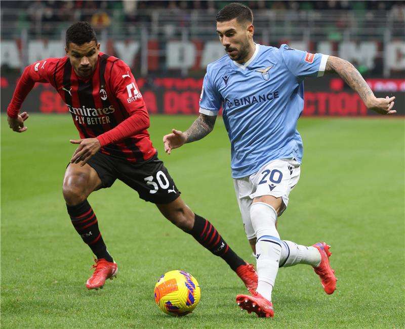 لقاء سابق بين الفريقين