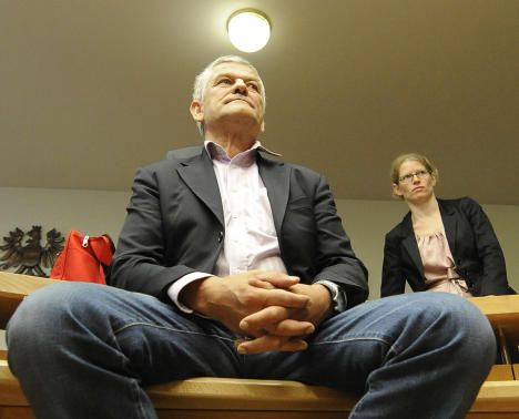 المدرب والتر ماير في قاعة المحكمة