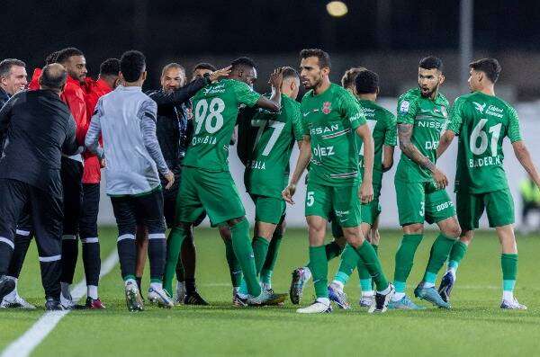 لاعبو شباب الأهلي