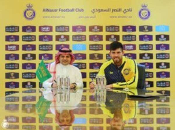 آجوستين روسي يوقع للنصر