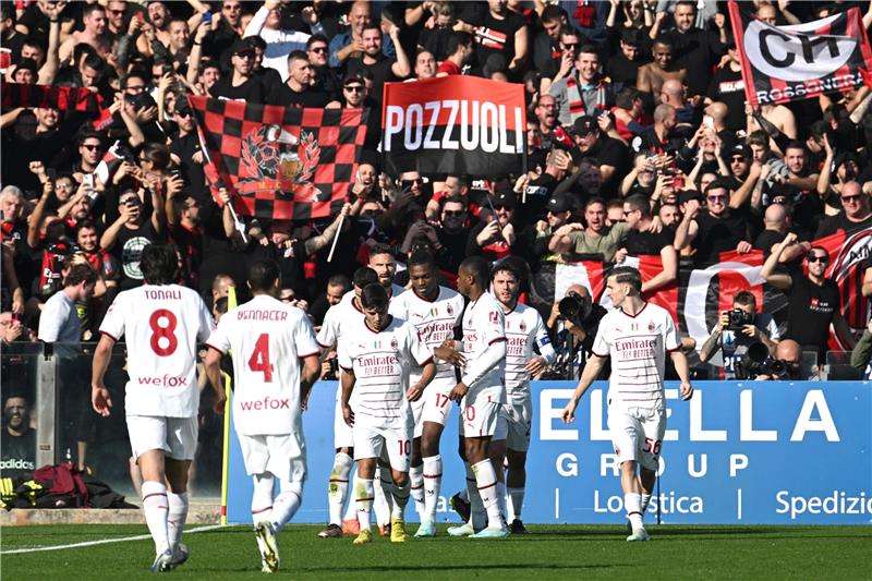 لاعبو ميلان