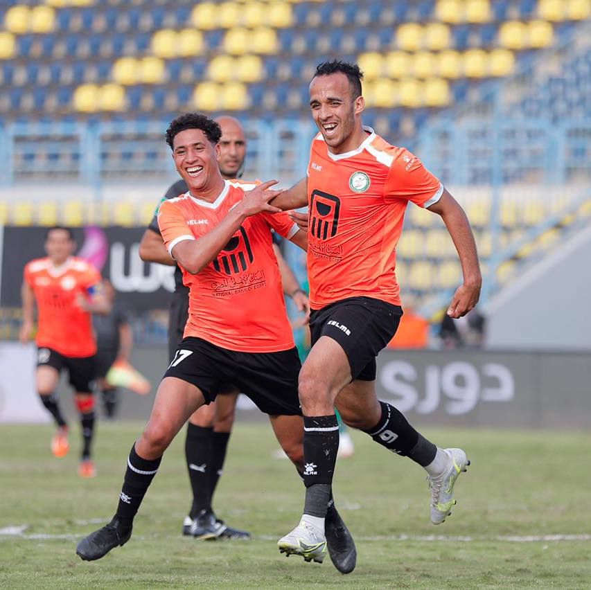 ناصر منسي (على اليمين)