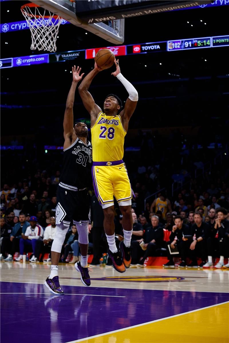 من مباراة لوس أنجليس ليكرز و سان أنطونيو سبيرز