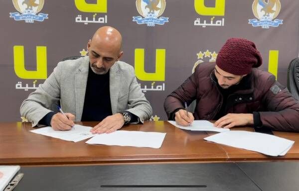 السمارنة أثناء تجديد عقده مع الفيصلي