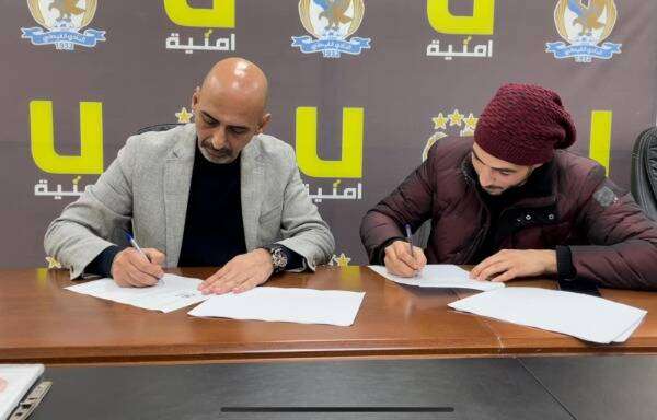 السمارنة أثناء تجديد عقده مع الفيصلي