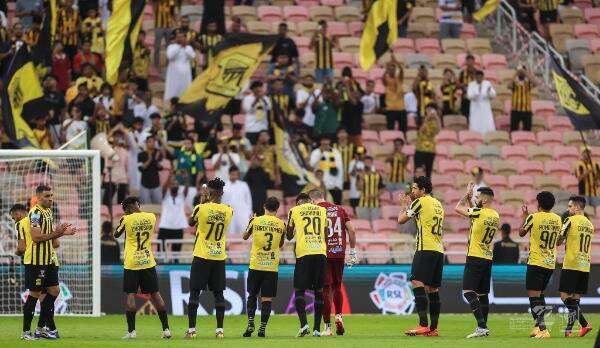 لاعبو الاتحاد