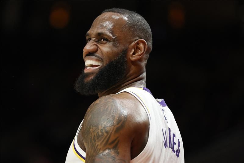 ليبرون جيمس