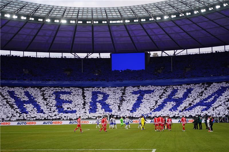 جماهير فريق هيرتا برلين من ملعب المباراة