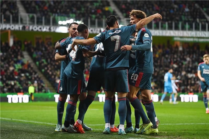 لاعبو فينورد