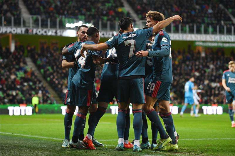 لاعبو فينورد