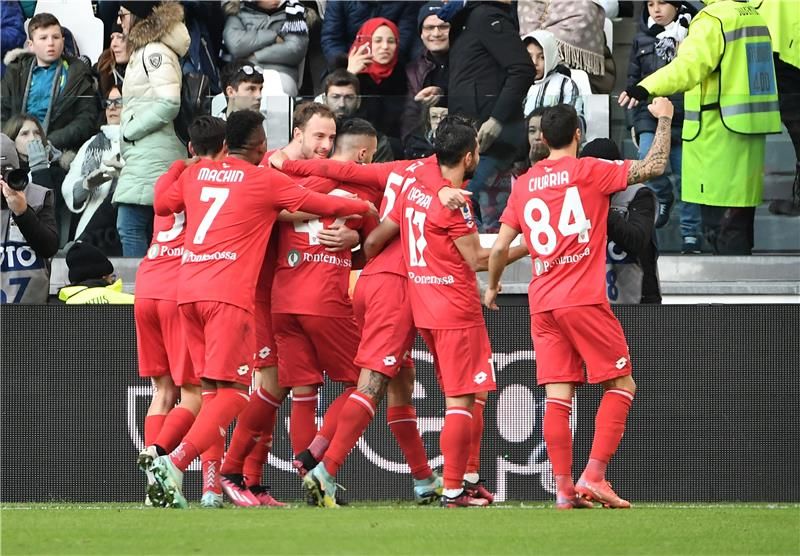 فرحة لاعبي مونزا