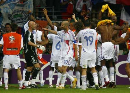 2006-07-01t214130z_01_wcdy225_rtridsp_2_sport-s0ccer-world