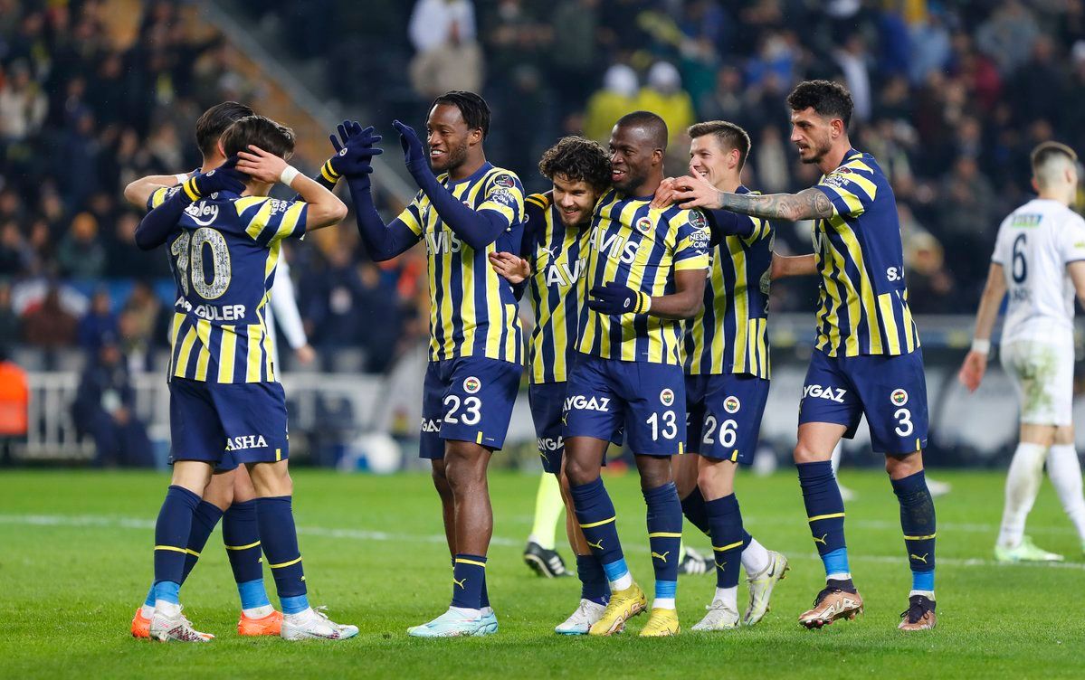 جانب من اللقاء (نقلا عن حساب الفريق علي تويتر)