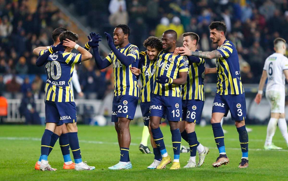 جانب من اللقاء (نقلا عن حساب الفريق علي تويتر)