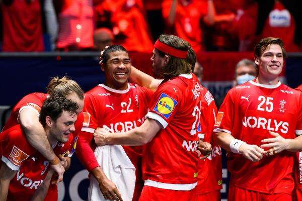 لاعبو الدنمارك