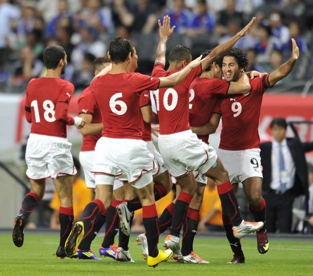 فرحة لاعبي مصر بعد نجاحهم في إحراز الهدف الأول بالمباراة