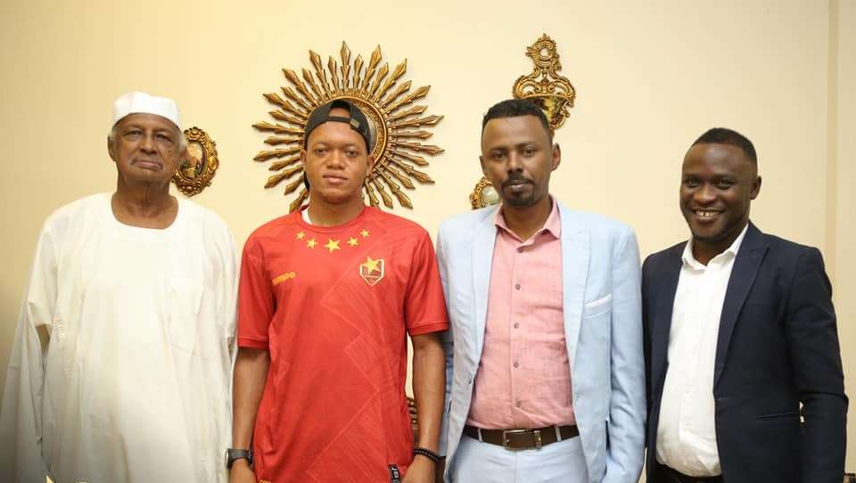 من تقديم اللاعب