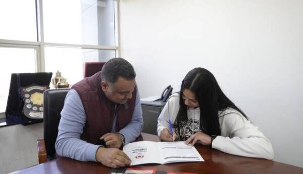 من توقيع العقد