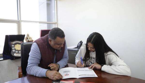 من توقيع العقد