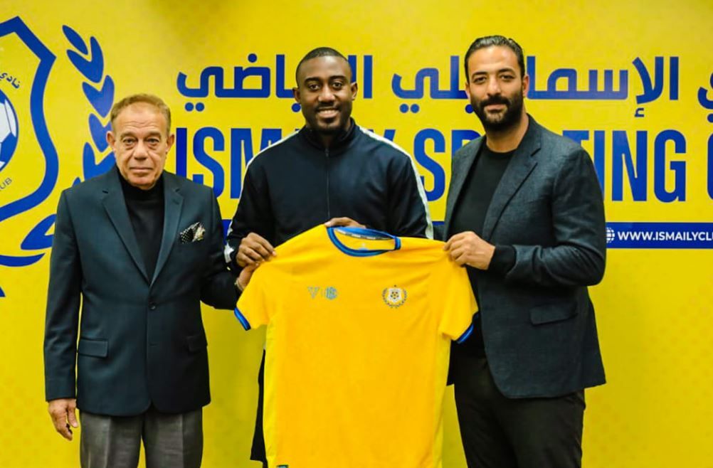 سيرجي أكا أثناء تقديمه للإعلام