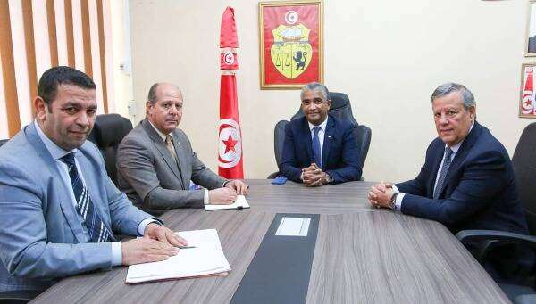 من الاجتماع