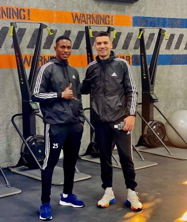 محمد أمين حامية (يمين)