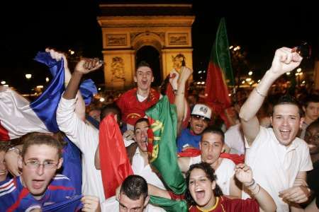 2006-07-01t223531z_01_bte24_rtridsp_2_sport-soccer-world