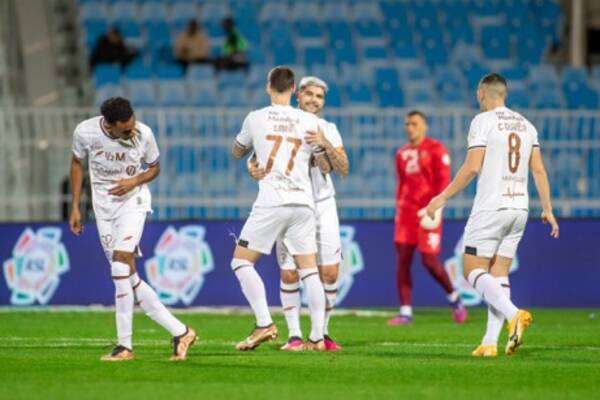 لاعبو الشباب