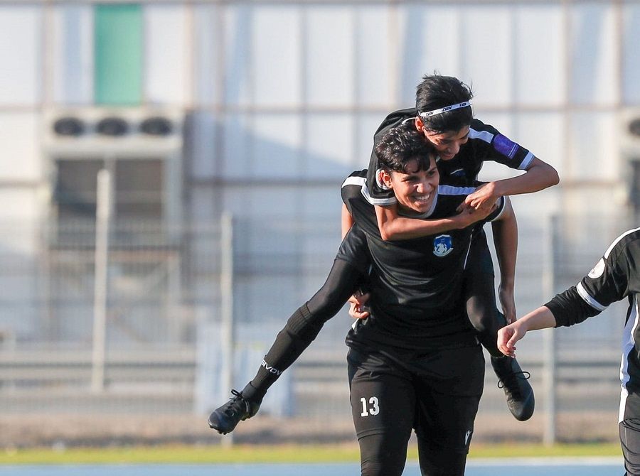 لاعبات المتحد بعد التسجيل بمرمى فخر جدة