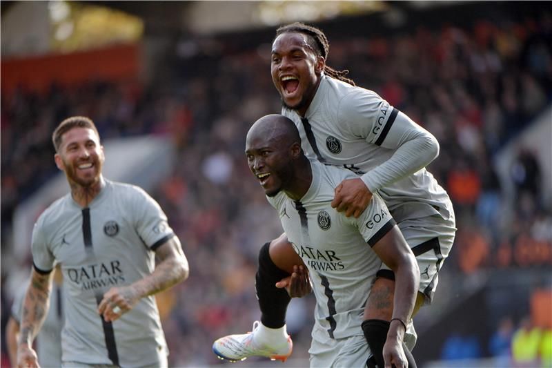 لاعبو باريس