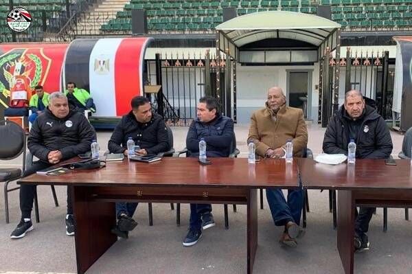 محمد بركات (في الوسط)