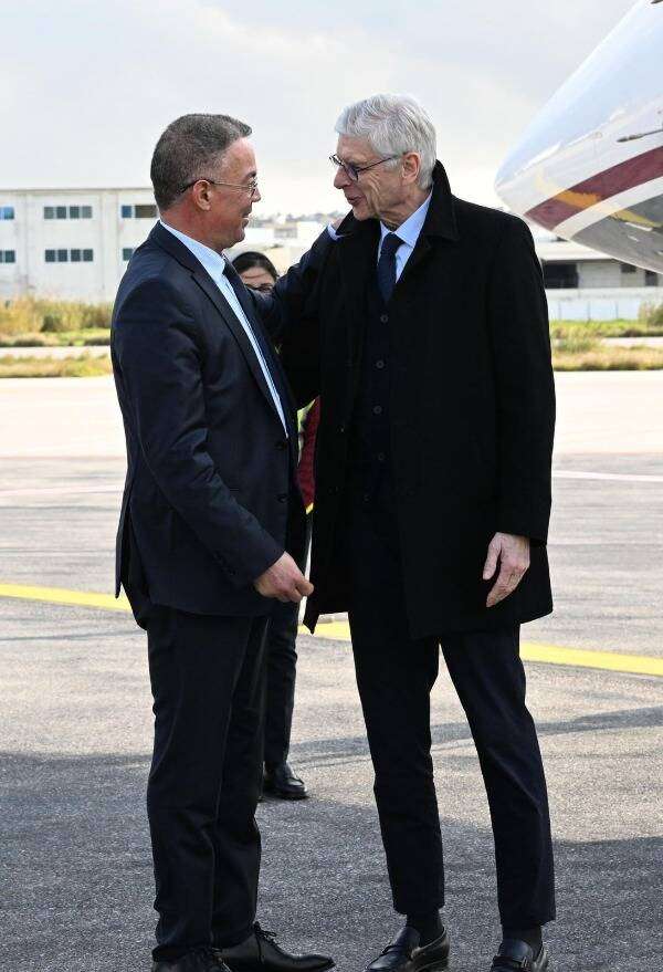 لقجع في استقبال فينجر