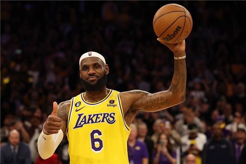 ليبرون جيمس