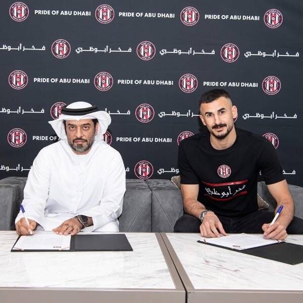 أيمن حسين (جهة اليمين)