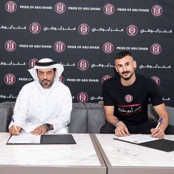 أيمن حسين (جهة اليمين)