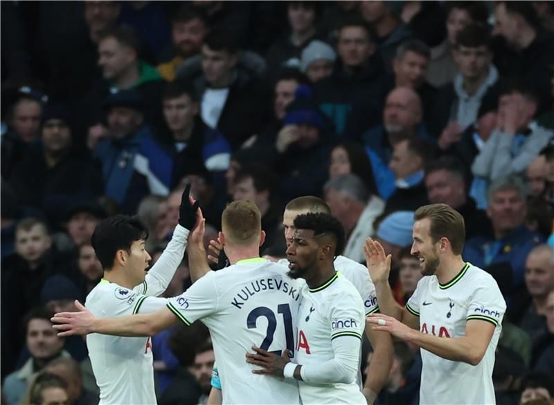 لاعبو توتنهام