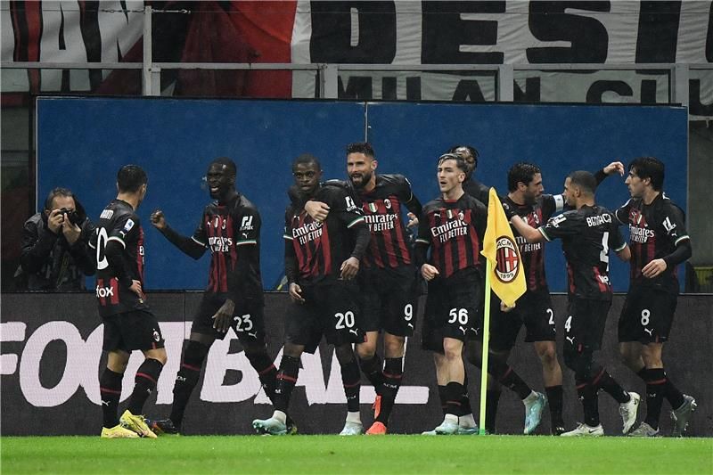 لاعبو ميلان