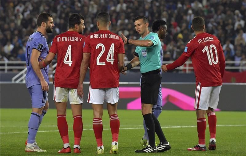 لاعبو الأهلي