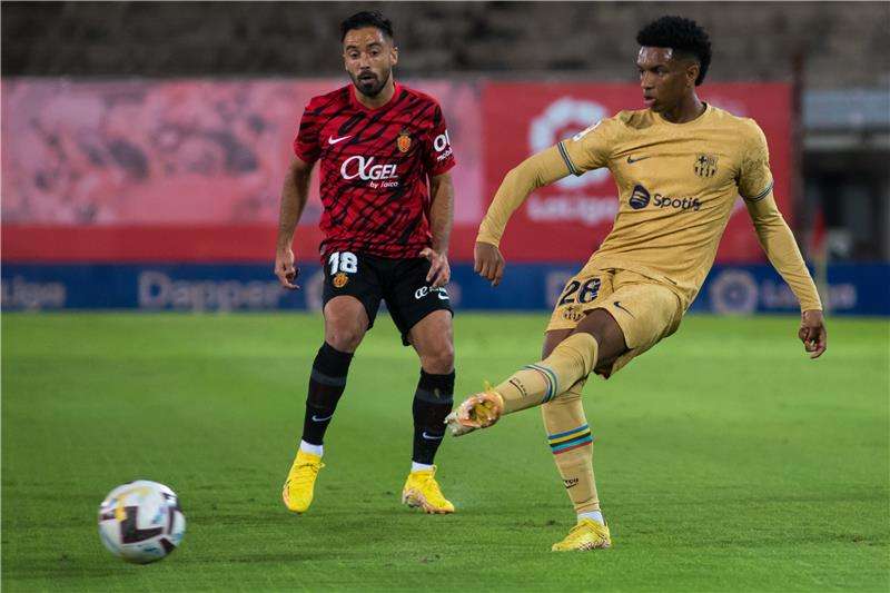 أليخاندرو بالدي (يمين)