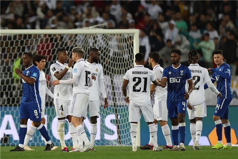 لاعبو الريال والهلال بعد اللقاء
