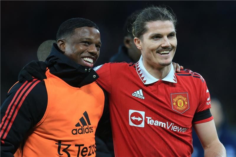 مارسيل سابيتزر (يمين)