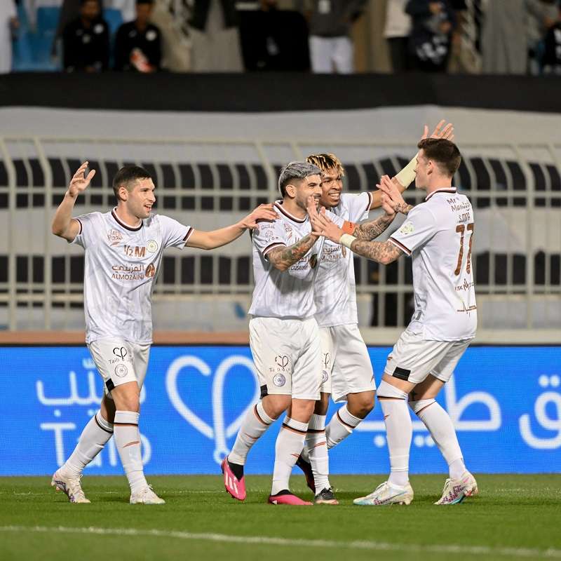 لاعبو الشباب