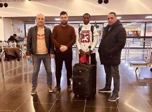 إيزاكا بعد وصوله العراق