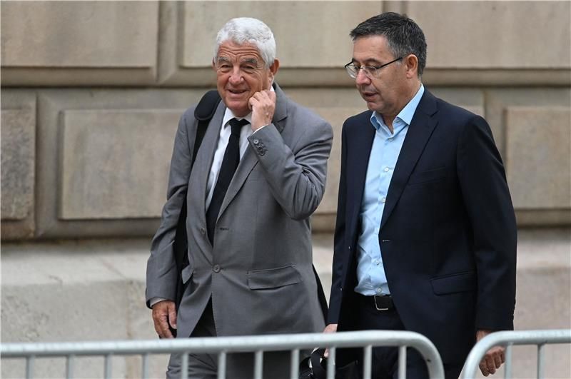 بارتوميو (جهة اليمين)