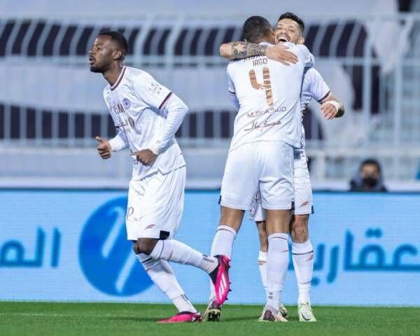 لاعبو الشباب