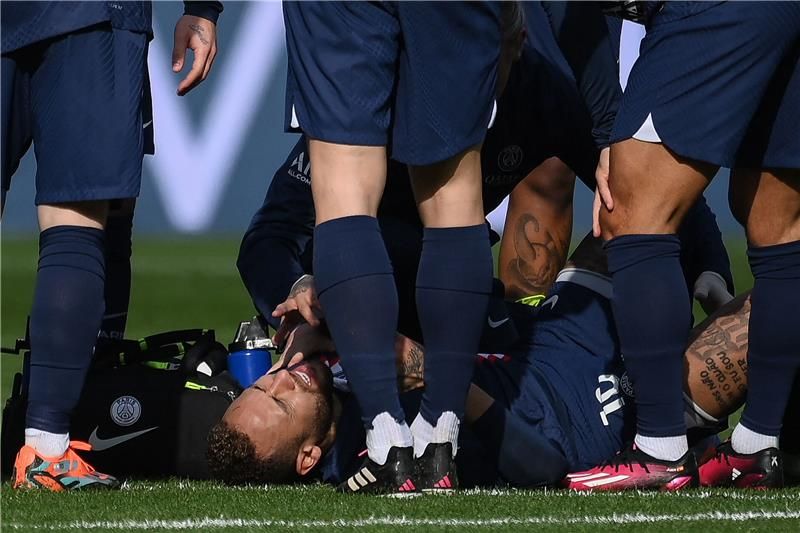 لحظة إصابة نيمار