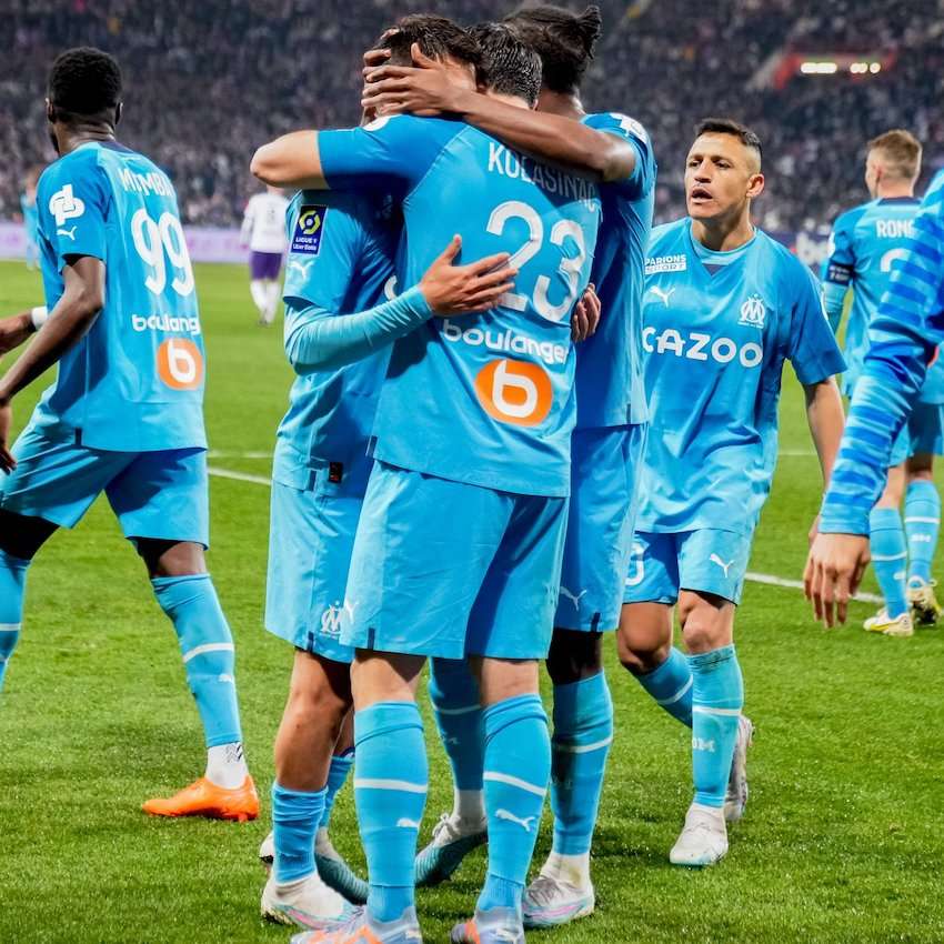 جانب من اللقاء (نقلا عن حساب الفريق علي تويتر)