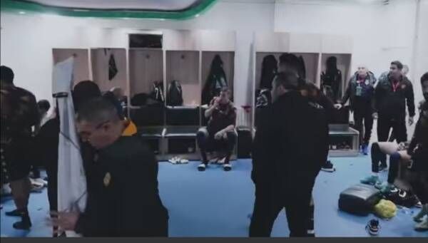 نبيل معلول خلال حديثه للاعبين