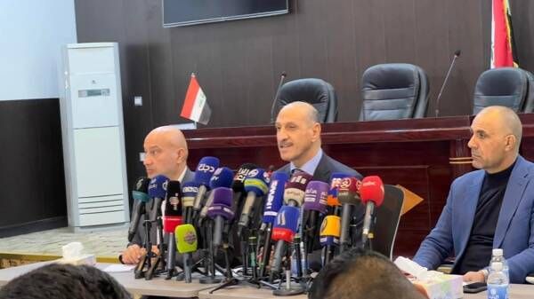 عدنان درجال في المؤتمر الصحفي