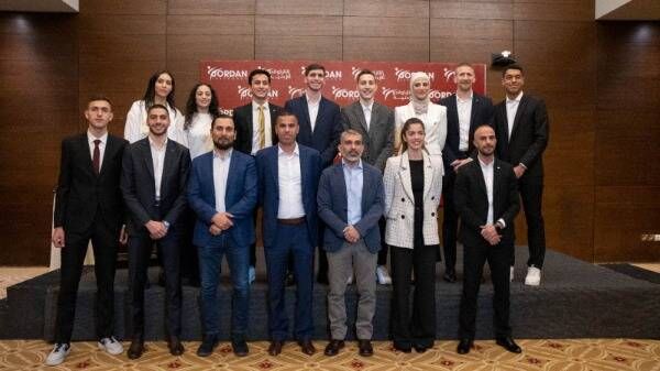 الأمير راشد والأميرة زينة يتوسطان نجوم اللعبة